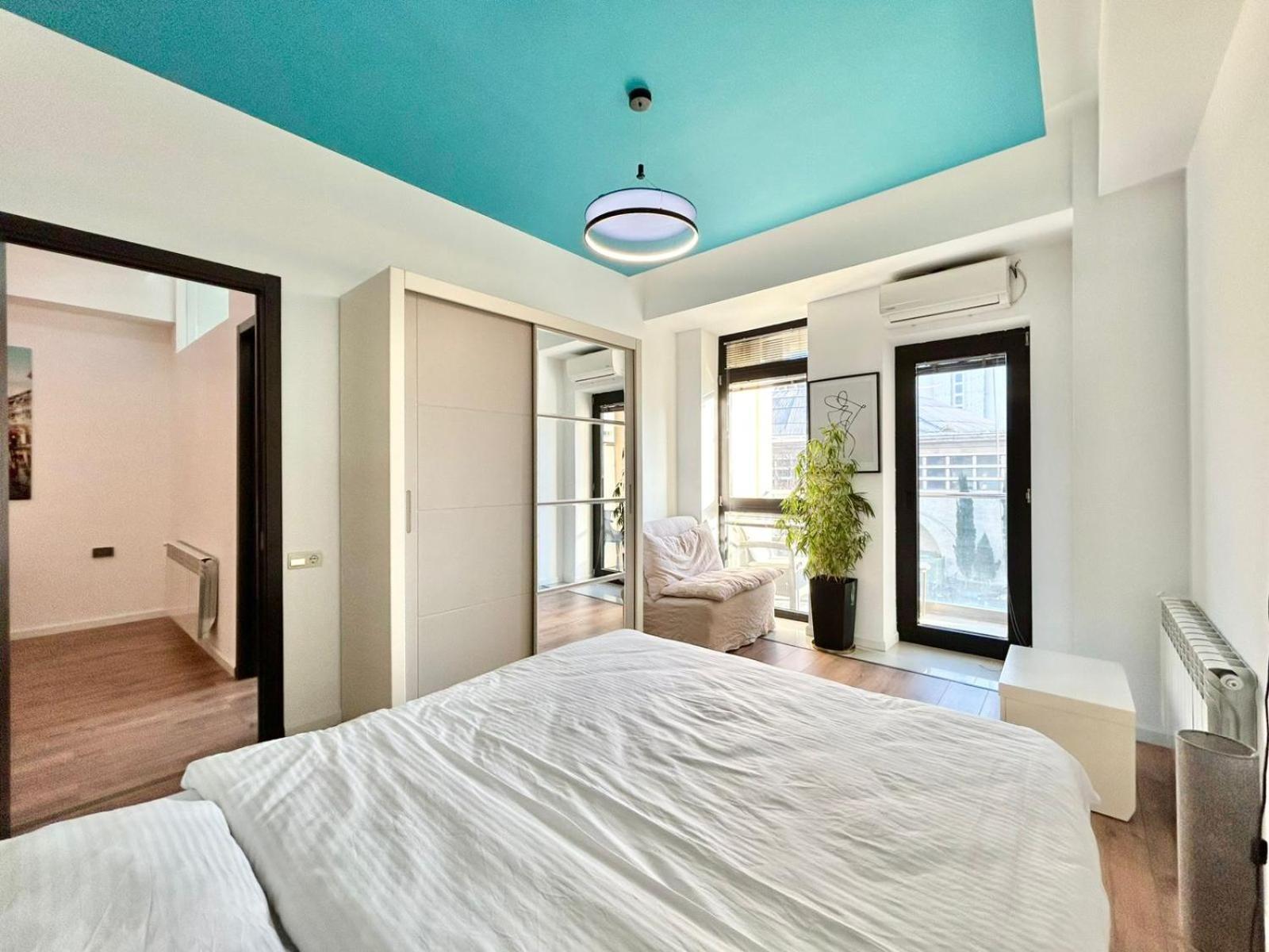 City Center - Next To Holiday Inn -2Br Apartment Tbilisi Ngoại thất bức ảnh