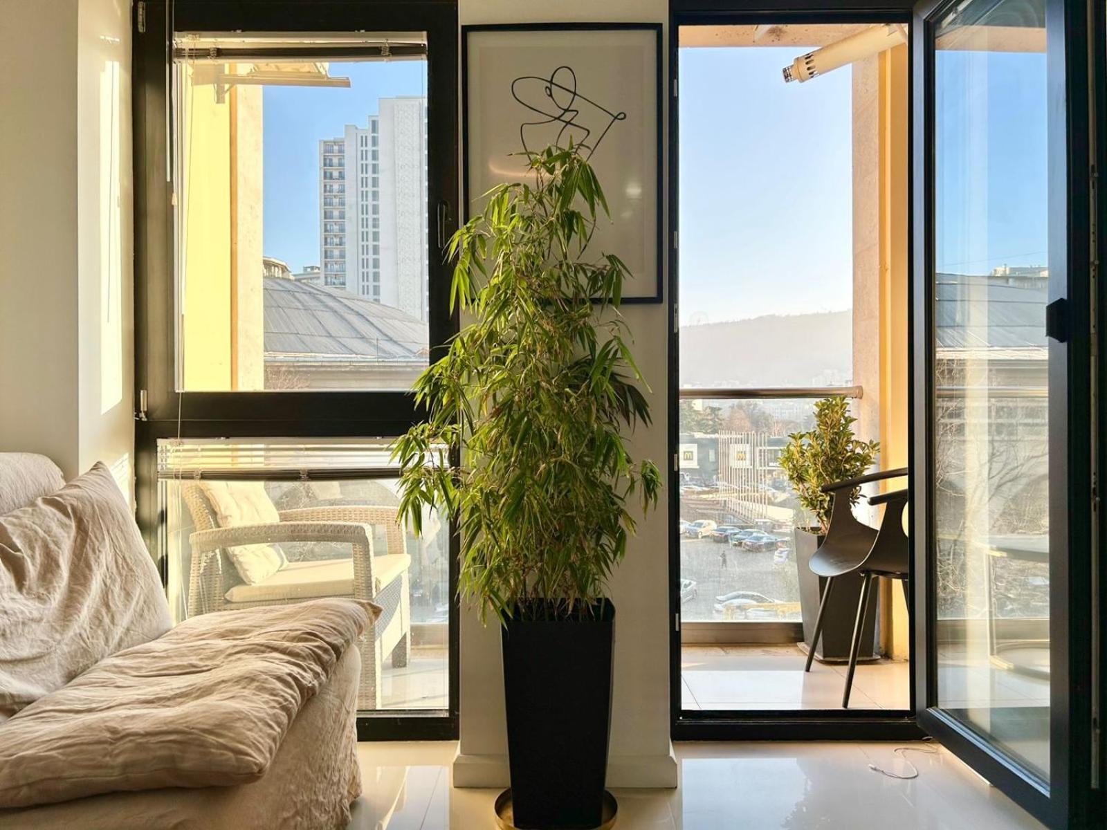 City Center - Next To Holiday Inn -2Br Apartment Tbilisi Ngoại thất bức ảnh