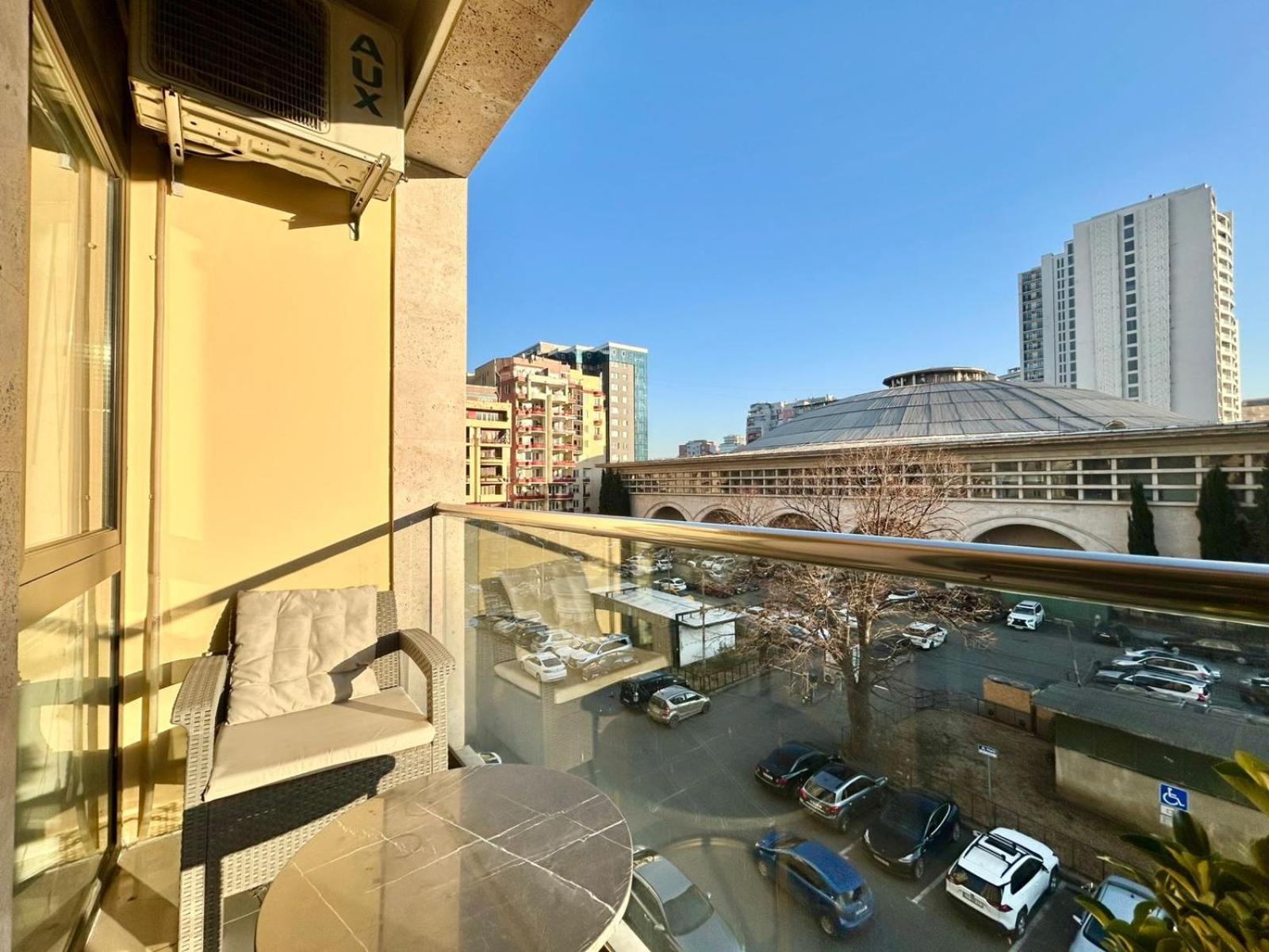 City Center - Next To Holiday Inn -2Br Apartment Tbilisi Ngoại thất bức ảnh