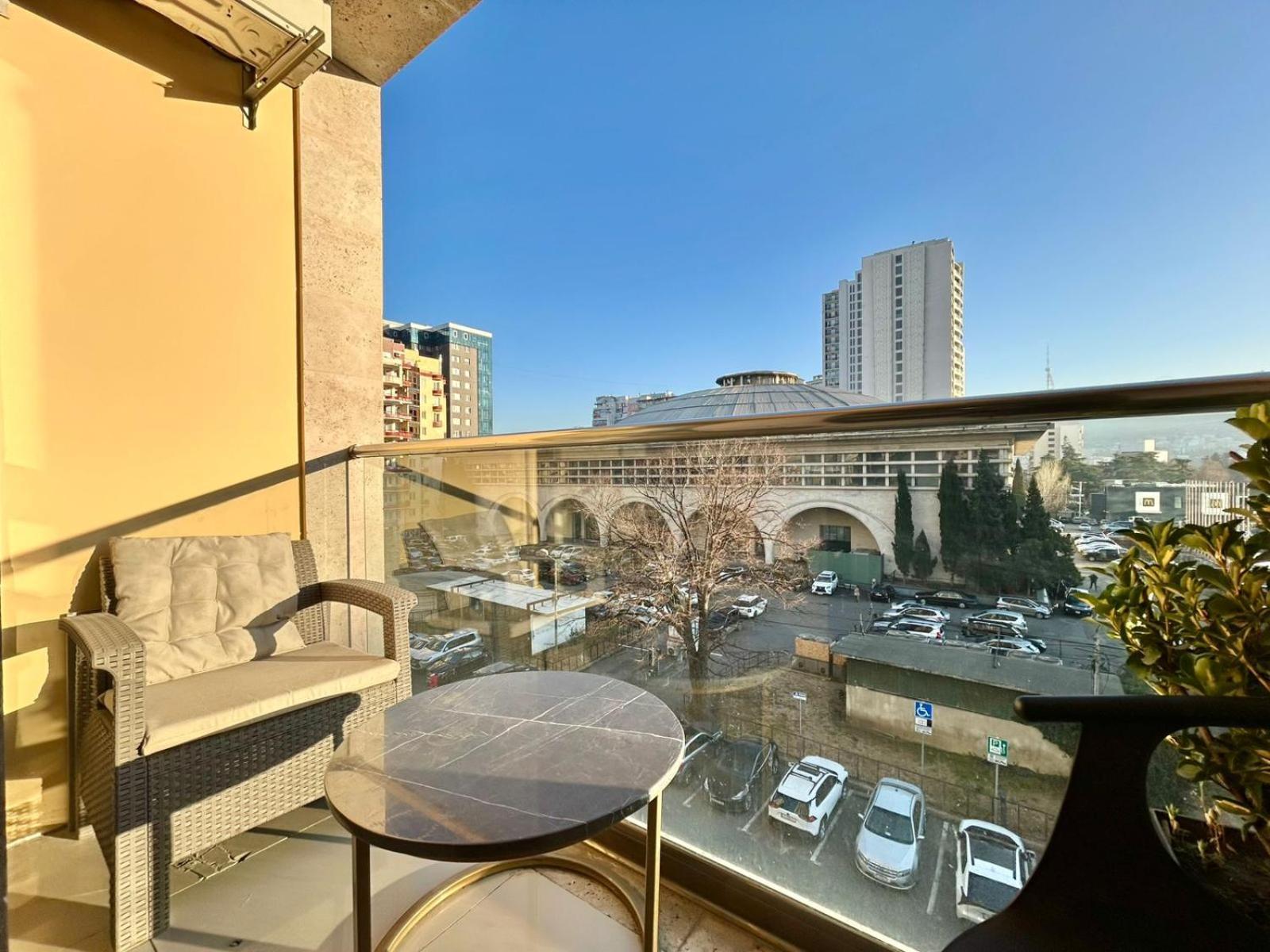 City Center - Next To Holiday Inn -2Br Apartment Tbilisi Ngoại thất bức ảnh