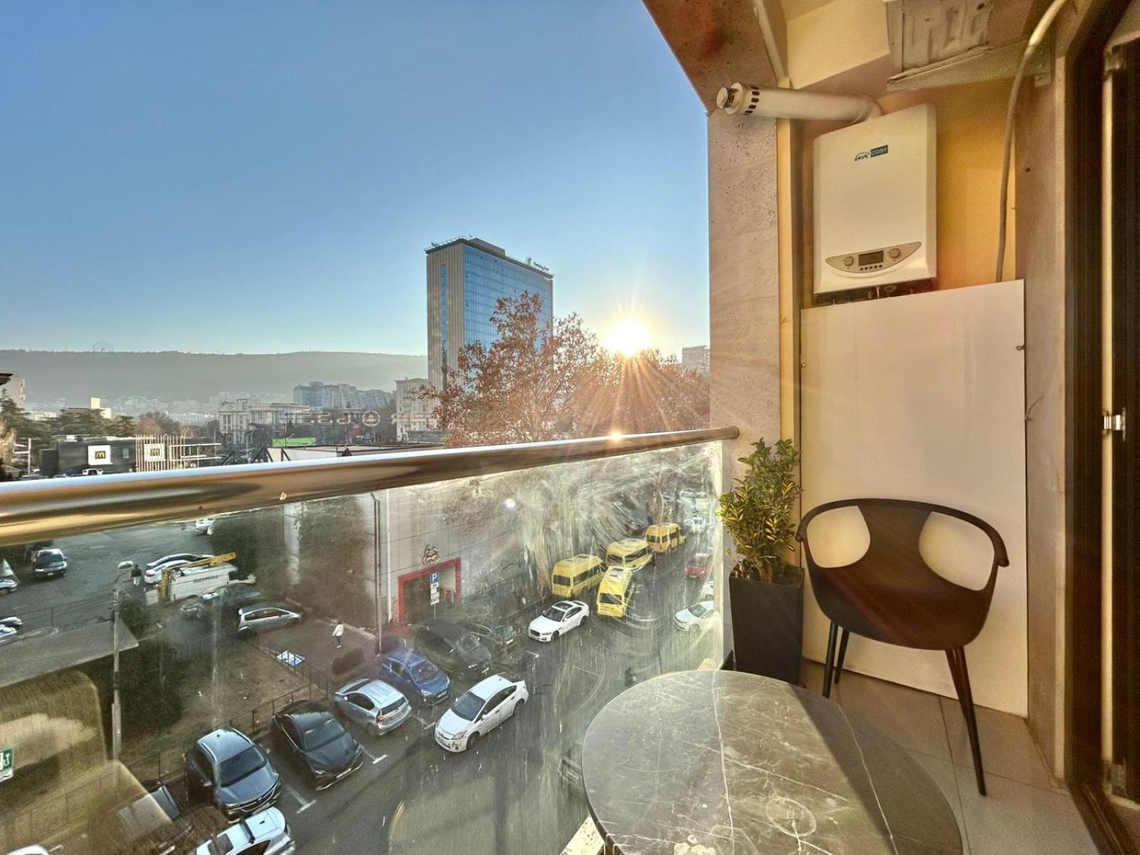 City Center - Next To Holiday Inn -2Br Apartment Tbilisi Ngoại thất bức ảnh