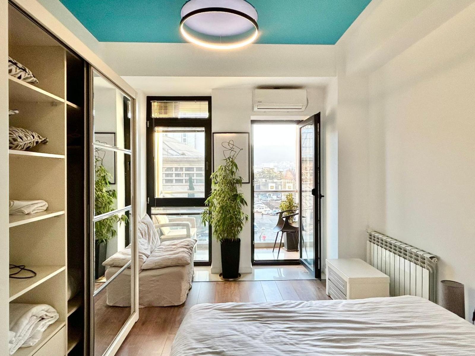 City Center - Next To Holiday Inn -2Br Apartment Tbilisi Ngoại thất bức ảnh