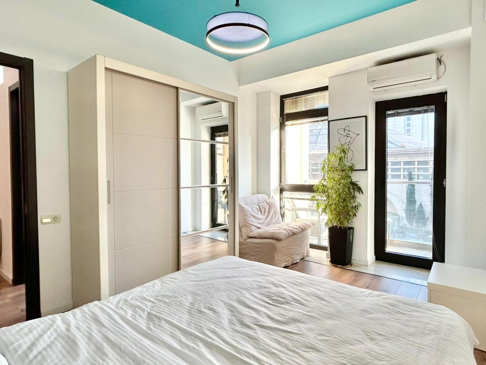 City Center - Next To Holiday Inn -2Br Apartment Tbilisi Ngoại thất bức ảnh