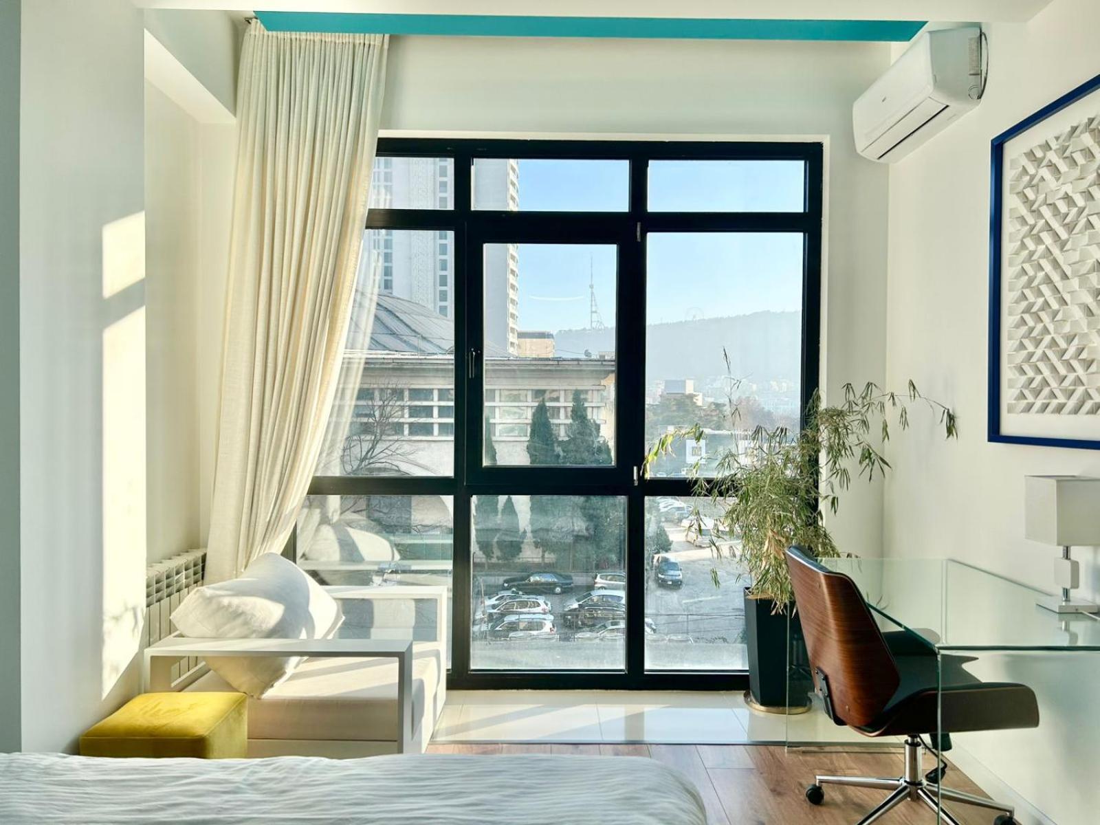 City Center - Next To Holiday Inn -2Br Apartment Tbilisi Ngoại thất bức ảnh
