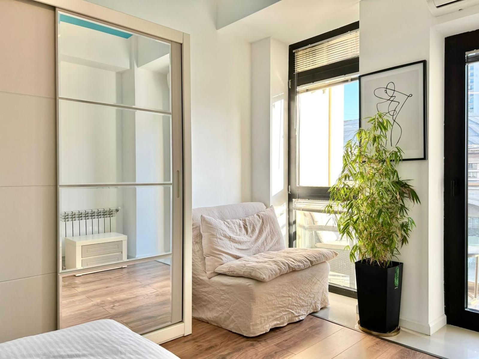 City Center - Next To Holiday Inn -2Br Apartment Tbilisi Ngoại thất bức ảnh