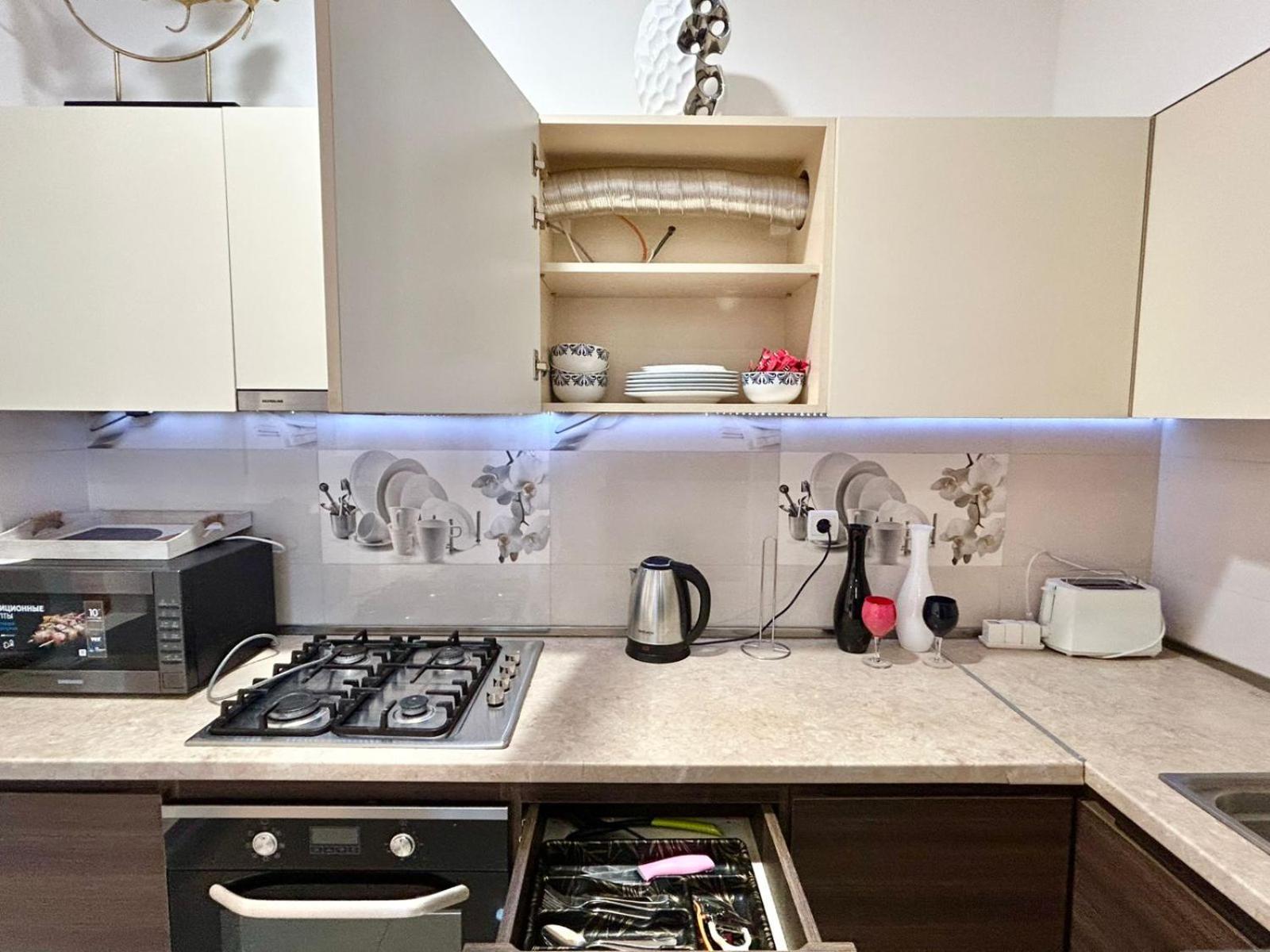 City Center - Next To Holiday Inn -2Br Apartment Tbilisi Ngoại thất bức ảnh