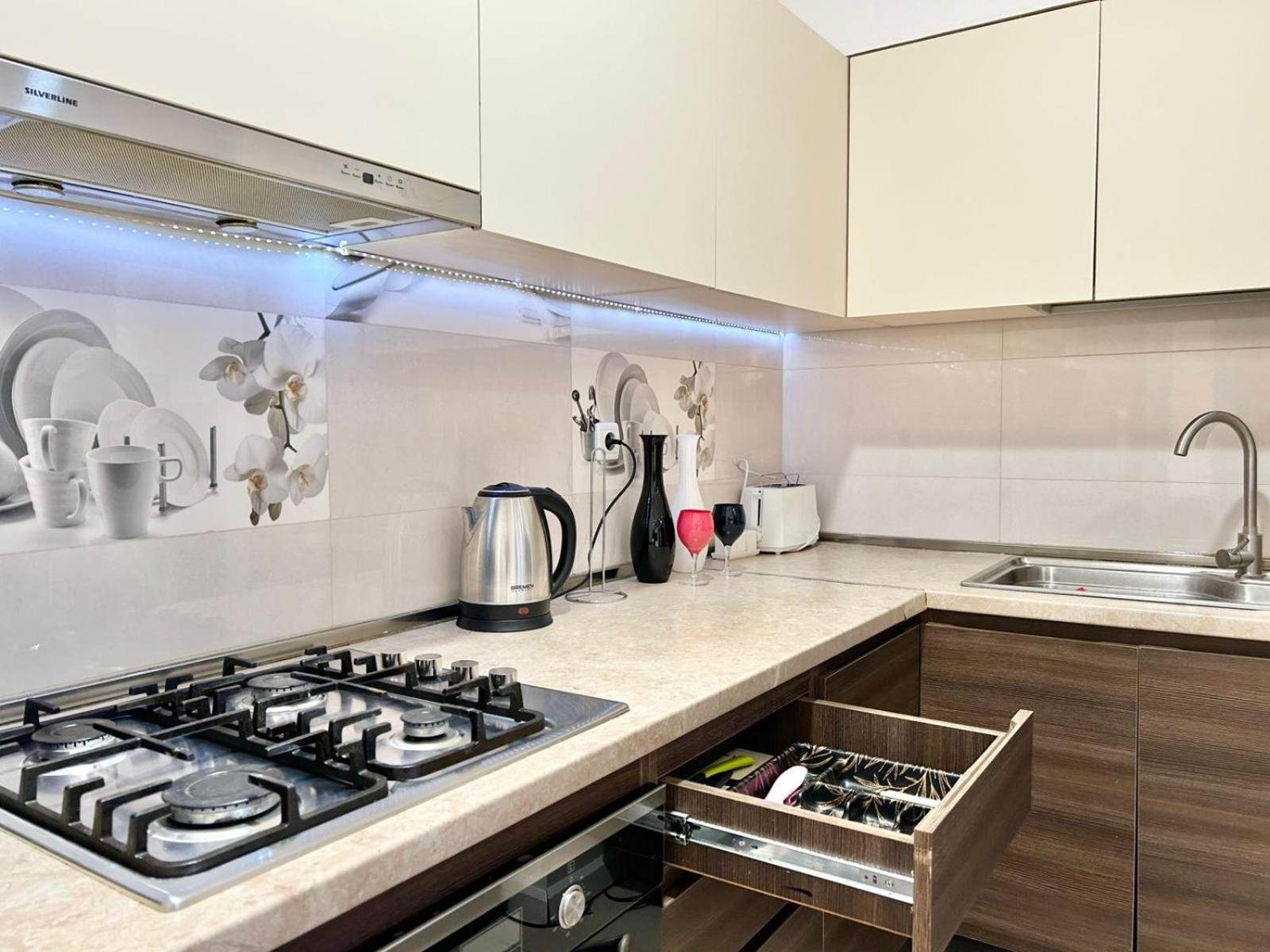 City Center - Next To Holiday Inn -2Br Apartment Tbilisi Ngoại thất bức ảnh