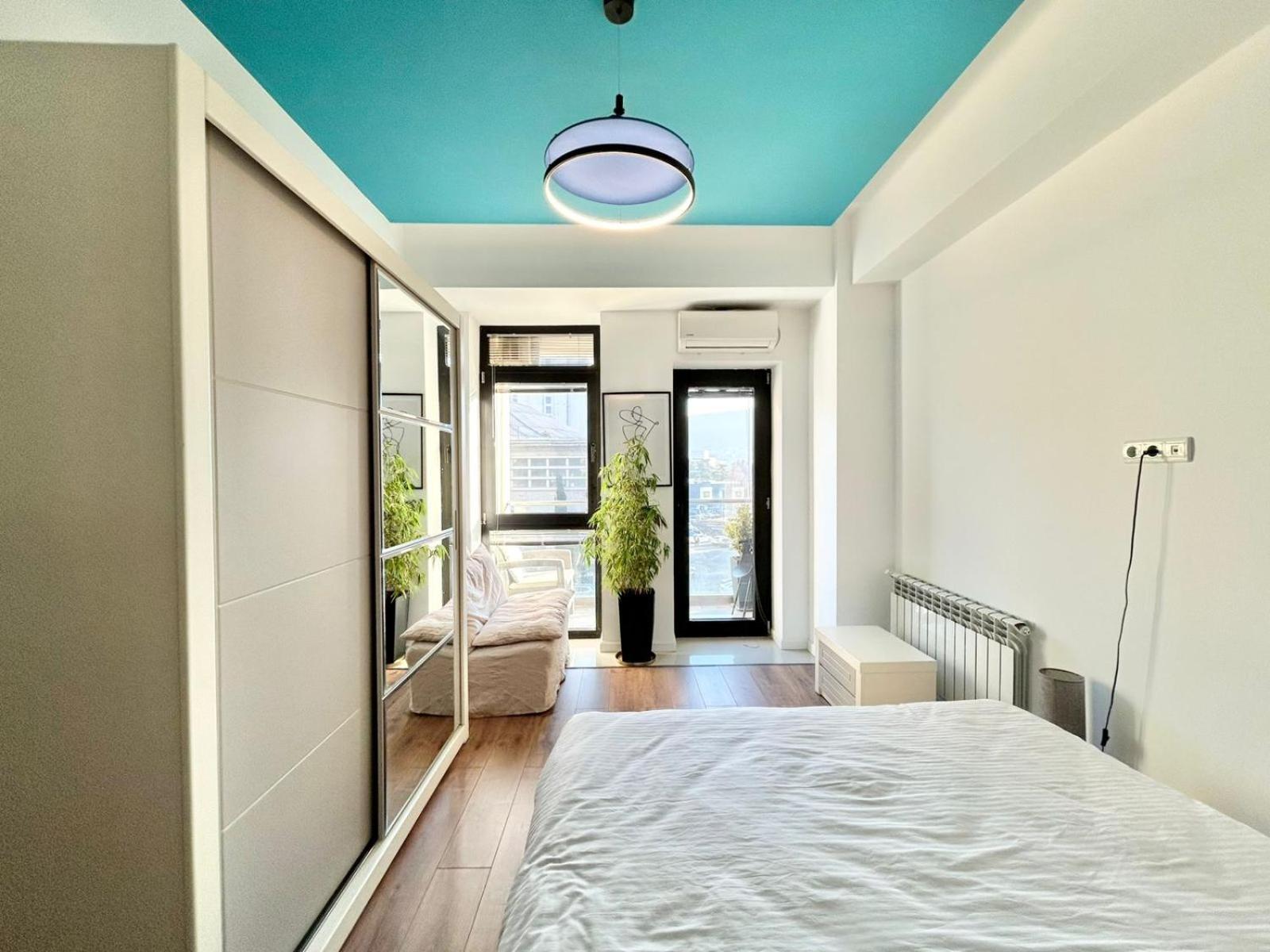City Center - Next To Holiday Inn -2Br Apartment Tbilisi Ngoại thất bức ảnh