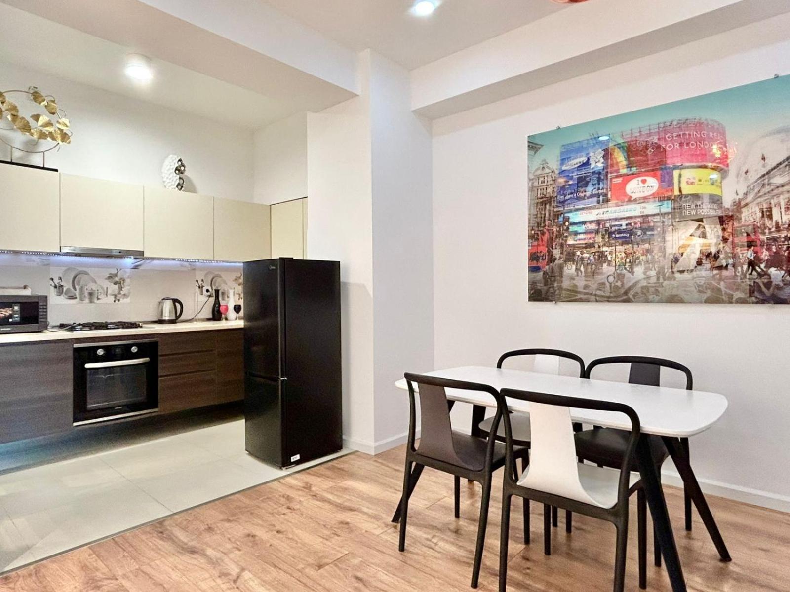 City Center - Next To Holiday Inn -2Br Apartment Tbilisi Ngoại thất bức ảnh