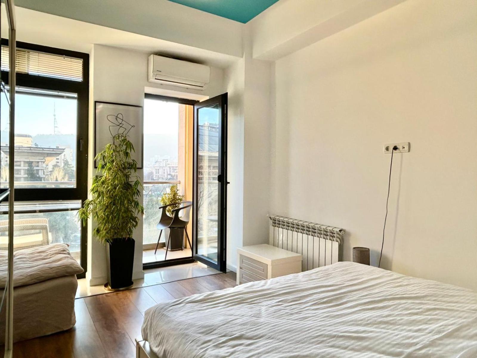 City Center - Next To Holiday Inn -2Br Apartment Tbilisi Ngoại thất bức ảnh