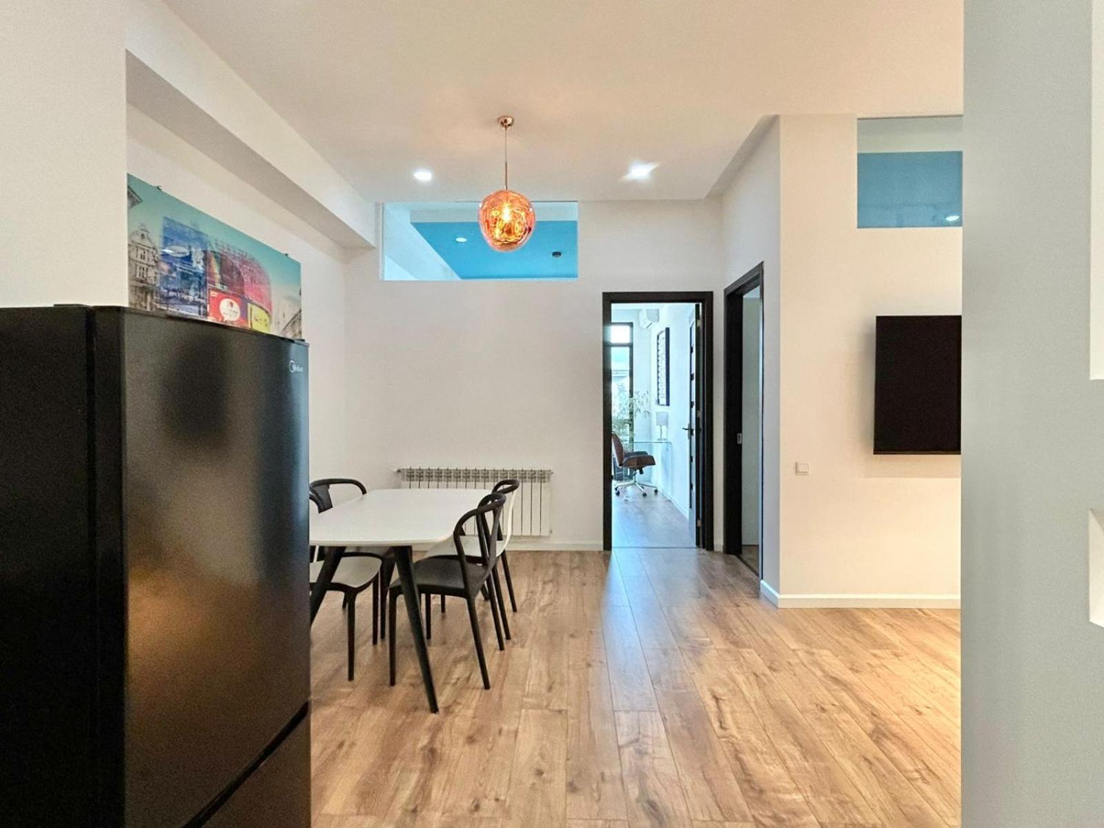 City Center - Next To Holiday Inn -2Br Apartment Tbilisi Ngoại thất bức ảnh