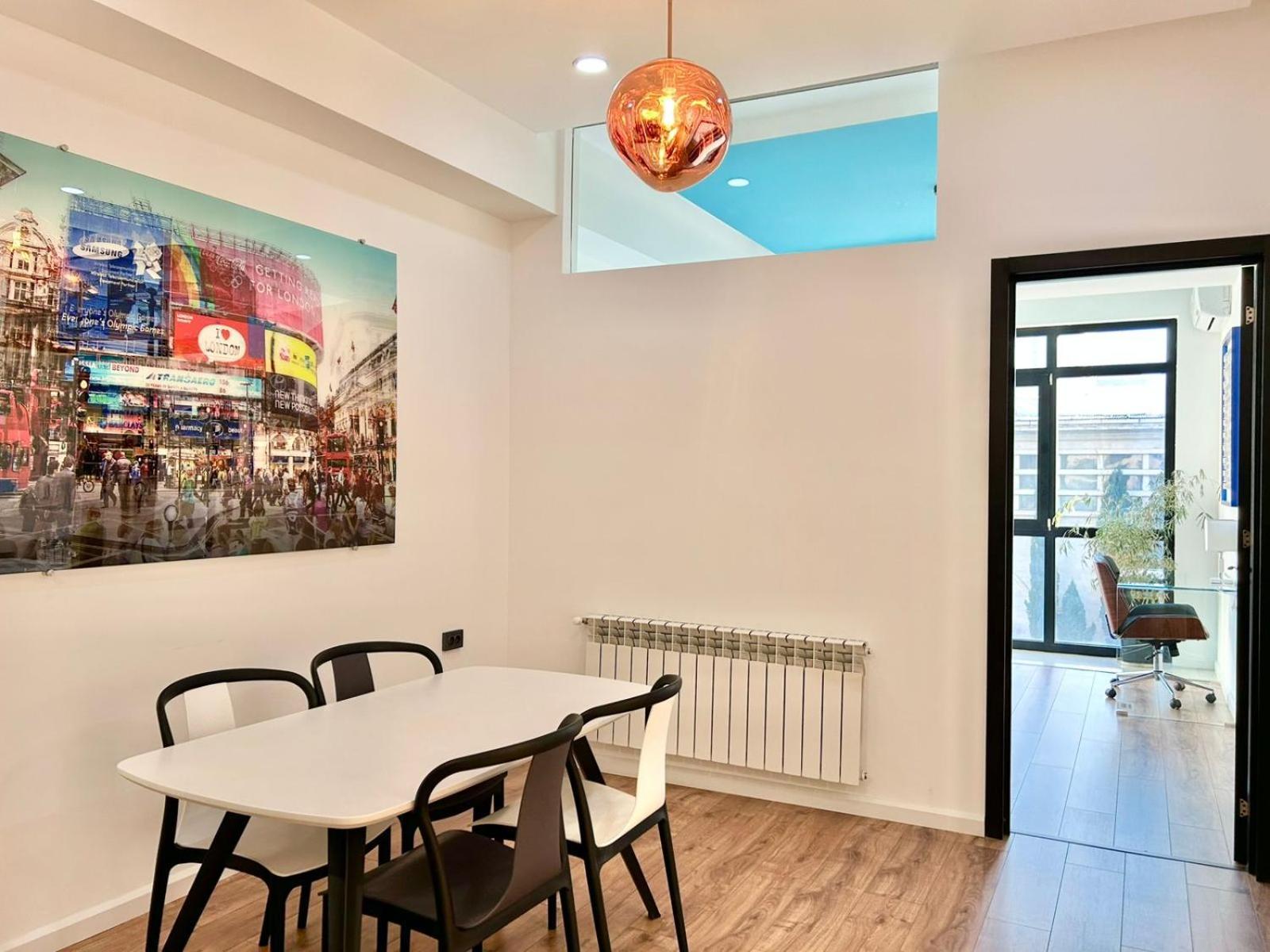 City Center - Next To Holiday Inn -2Br Apartment Tbilisi Ngoại thất bức ảnh