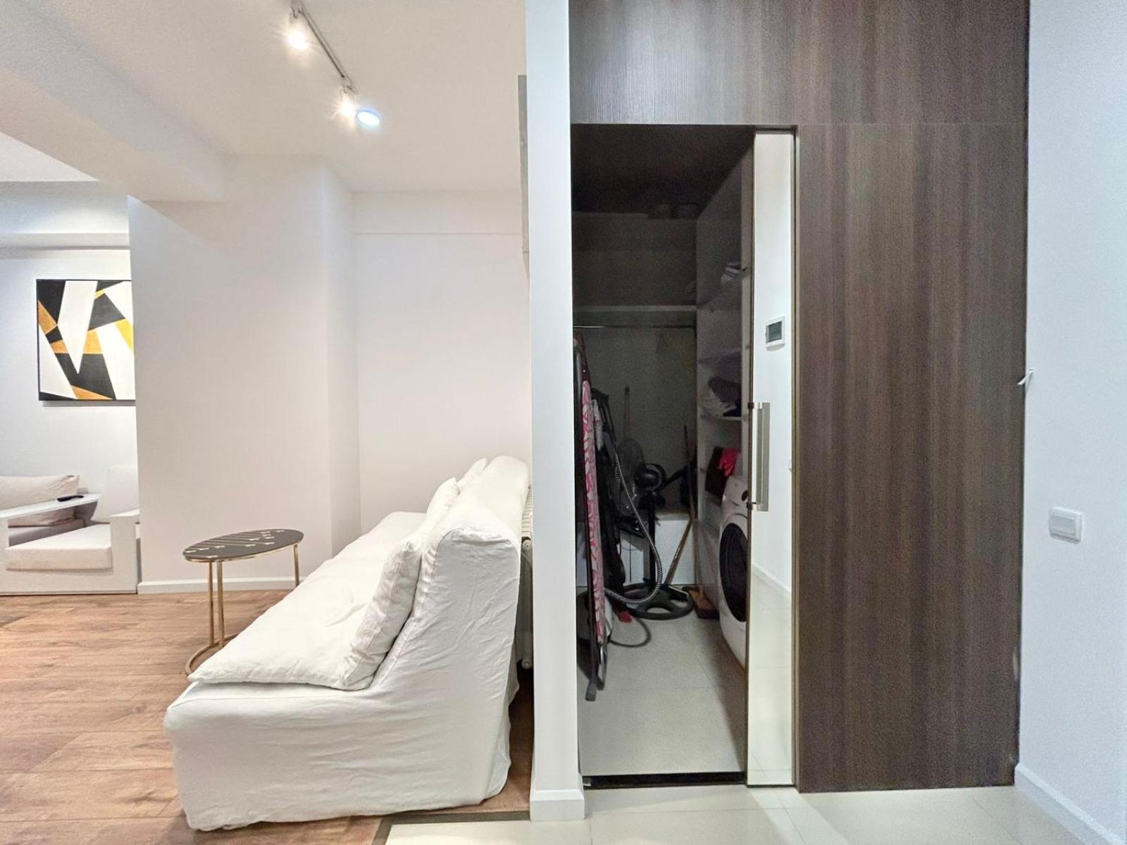 City Center - Next To Holiday Inn -2Br Apartment Tbilisi Ngoại thất bức ảnh