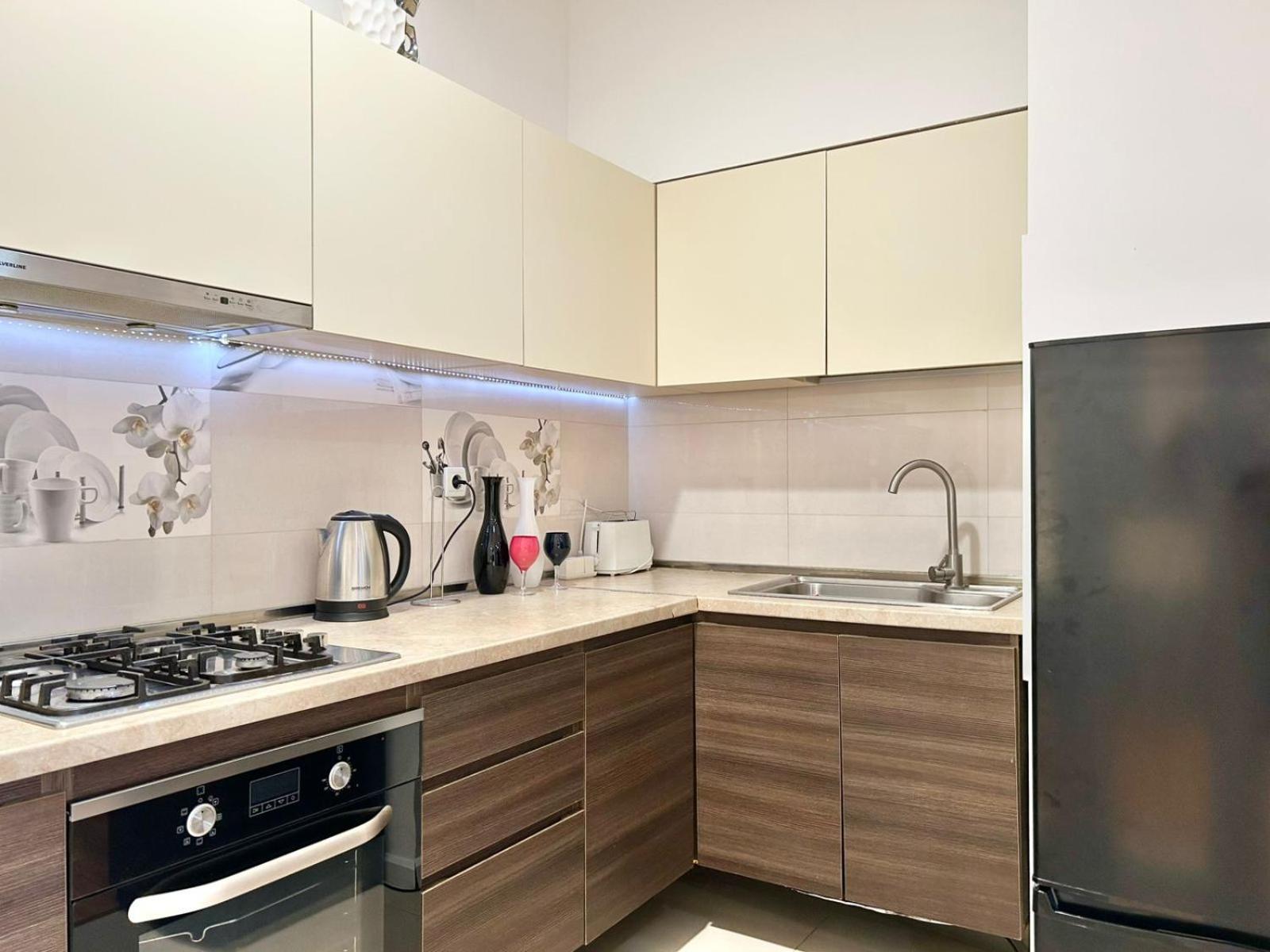 City Center - Next To Holiday Inn -2Br Apartment Tbilisi Ngoại thất bức ảnh