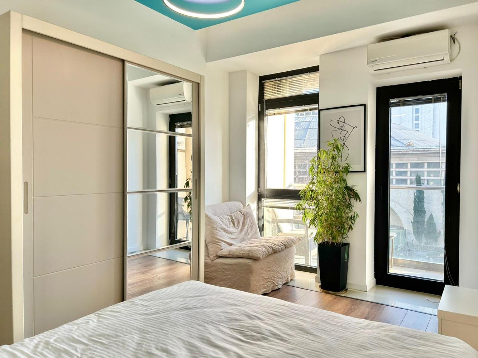 City Center - Next To Holiday Inn -2Br Apartment Tbilisi Ngoại thất bức ảnh