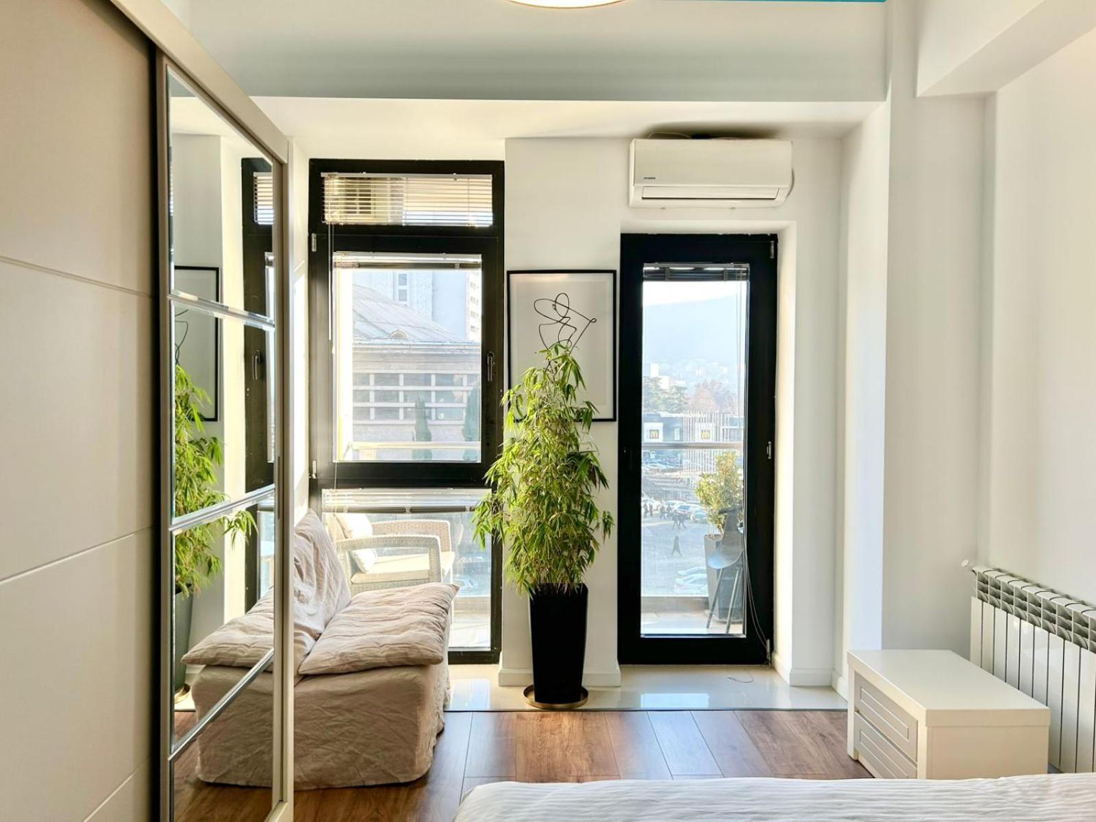 City Center - Next To Holiday Inn -2Br Apartment Tbilisi Ngoại thất bức ảnh