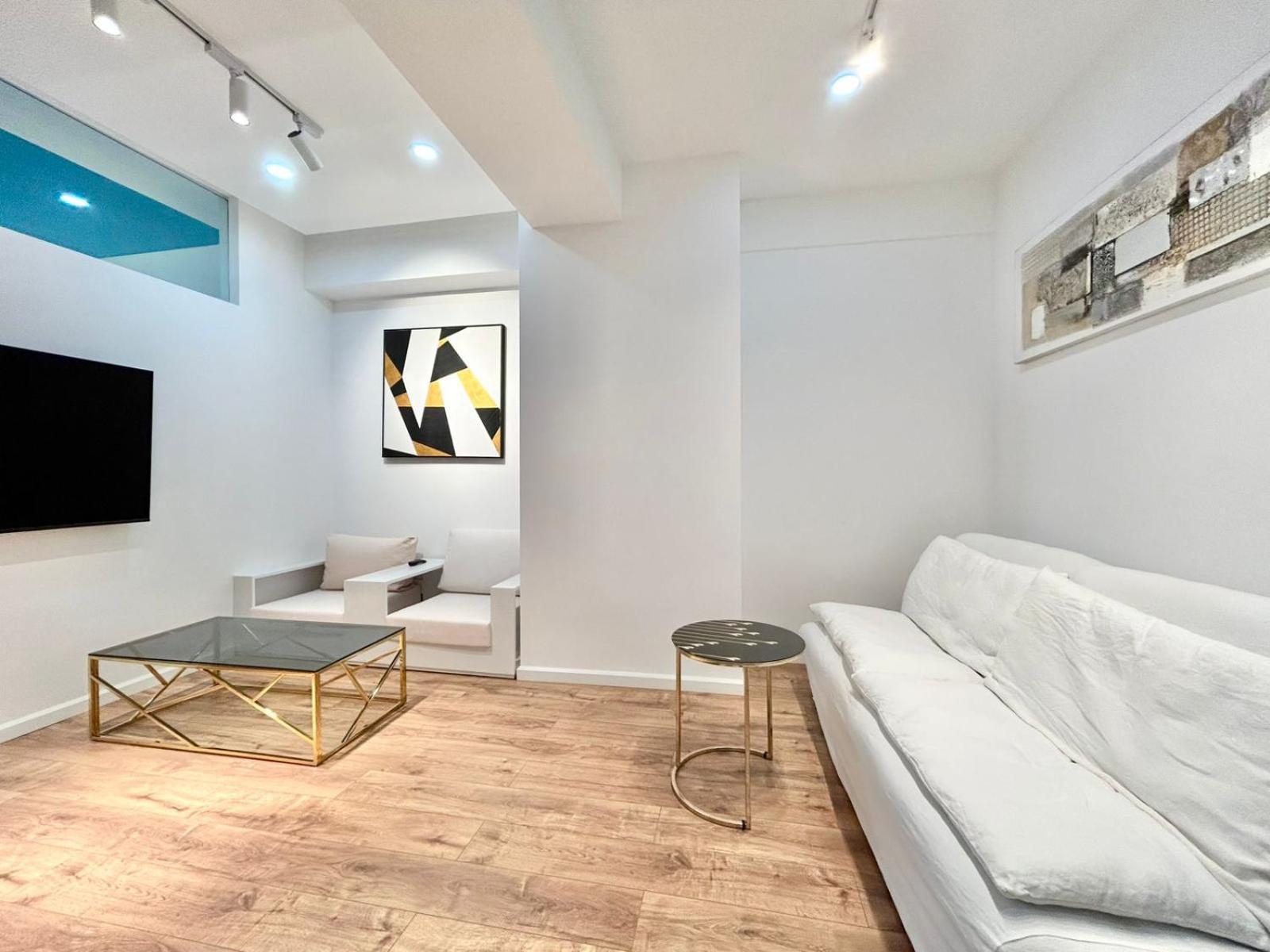 City Center - Next To Holiday Inn -2Br Apartment Tbilisi Ngoại thất bức ảnh