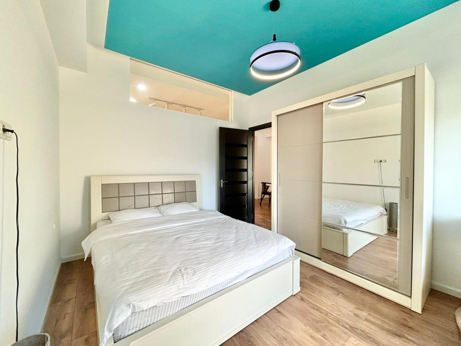 City Center - Next To Holiday Inn -2Br Apartment Tbilisi Ngoại thất bức ảnh
