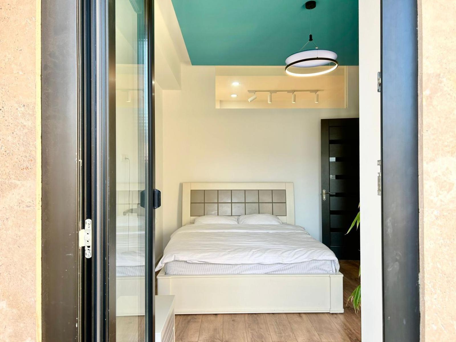 City Center - Next To Holiday Inn -2Br Apartment Tbilisi Ngoại thất bức ảnh