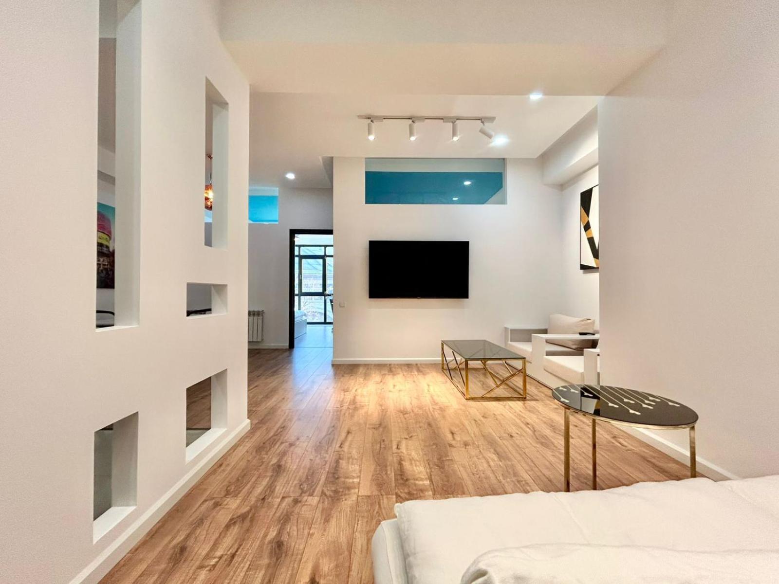 City Center - Next To Holiday Inn -2Br Apartment Tbilisi Ngoại thất bức ảnh