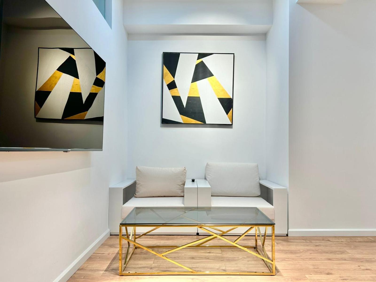 City Center - Next To Holiday Inn -2Br Apartment Tbilisi Ngoại thất bức ảnh