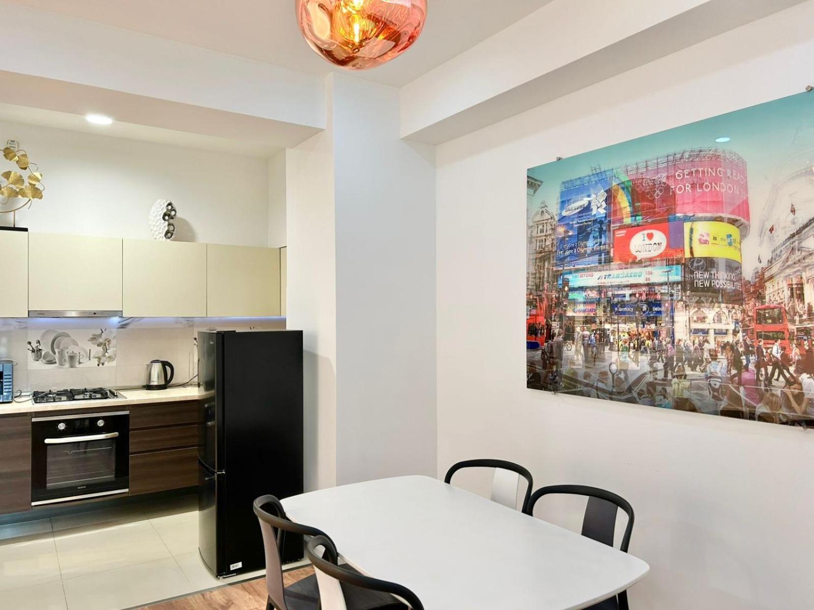 City Center - Next To Holiday Inn -2Br Apartment Tbilisi Ngoại thất bức ảnh