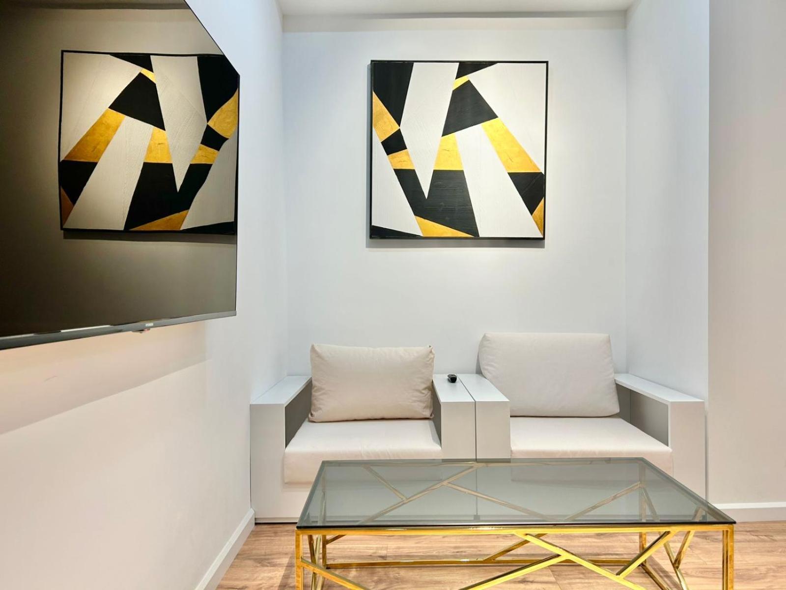 City Center - Next To Holiday Inn -2Br Apartment Tbilisi Ngoại thất bức ảnh