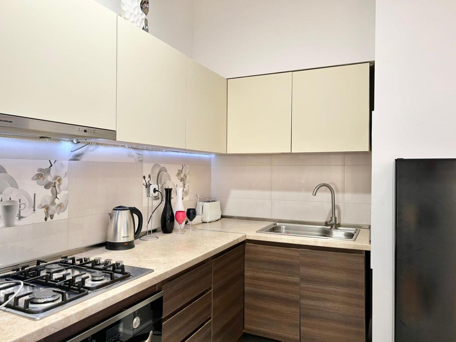 City Center - Next To Holiday Inn -2Br Apartment Tbilisi Ngoại thất bức ảnh