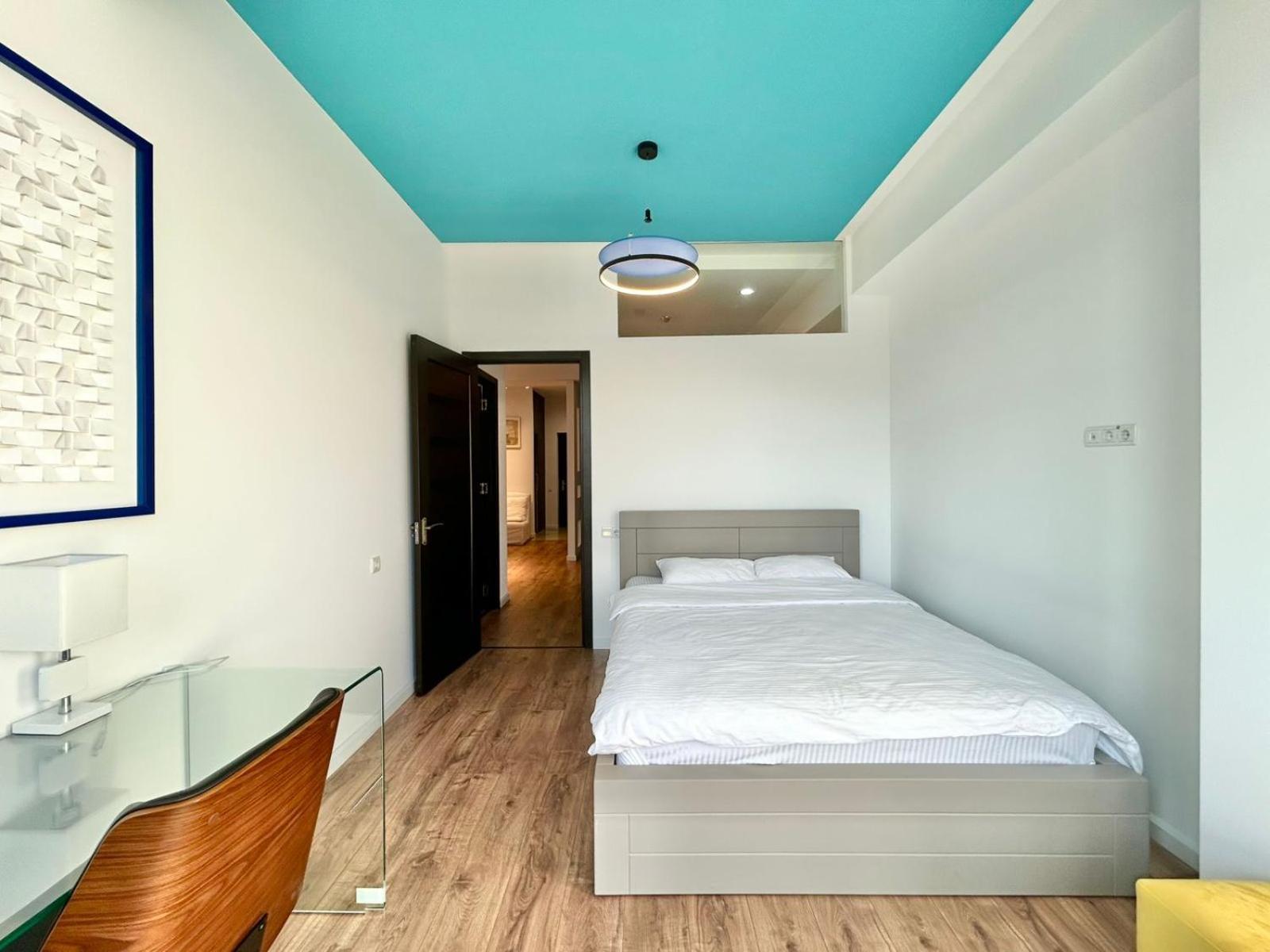 City Center - Next To Holiday Inn -2Br Apartment Tbilisi Ngoại thất bức ảnh